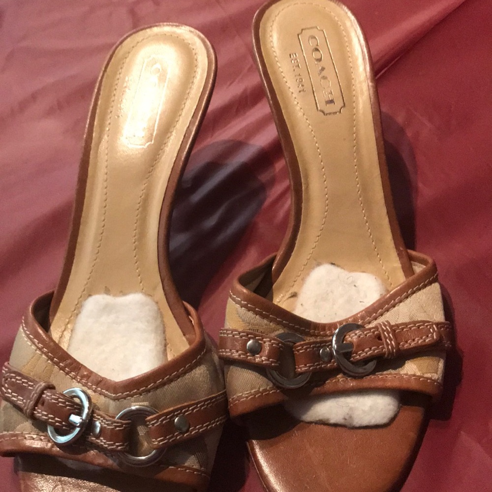 Coach open toe hill with arch support